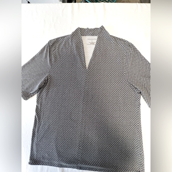 TALBOTS BLACK AND WHITE PATTERNED SHORT SLEEVE SHIRT. W/V NECK VERY SOFT SIZE XL - Picture 1 of 10